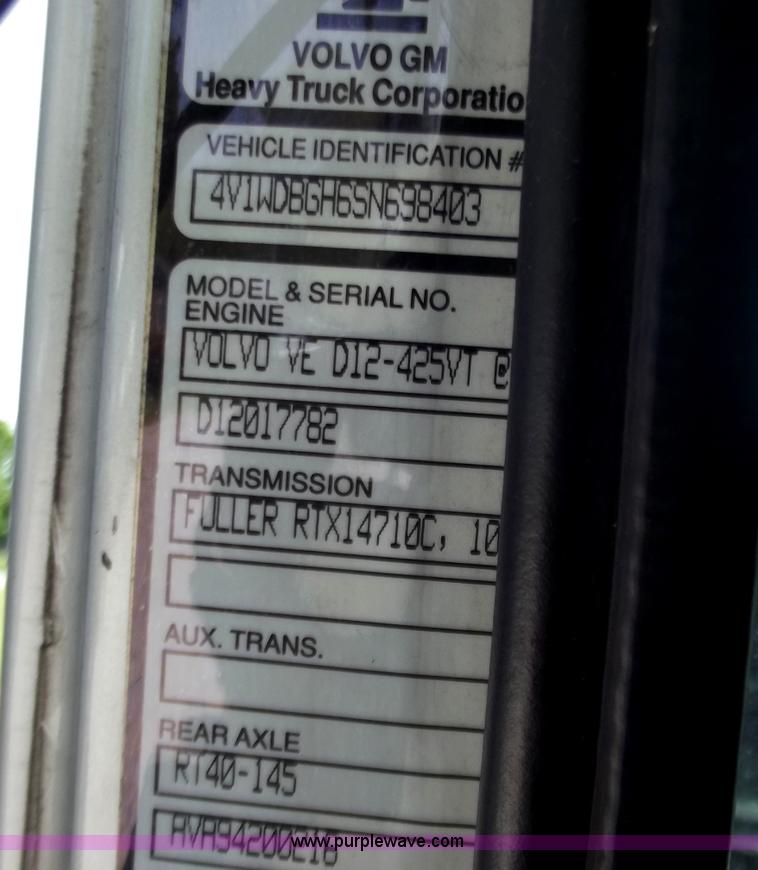 image for item B9210 1995 Volvo WIA semi truck