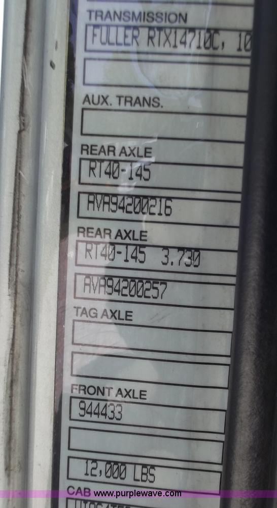 image for item B9210 1995 Volvo WIA semi truck