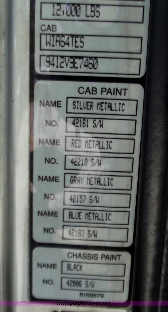 image for item B9210 1995 Volvo WIA semi truck