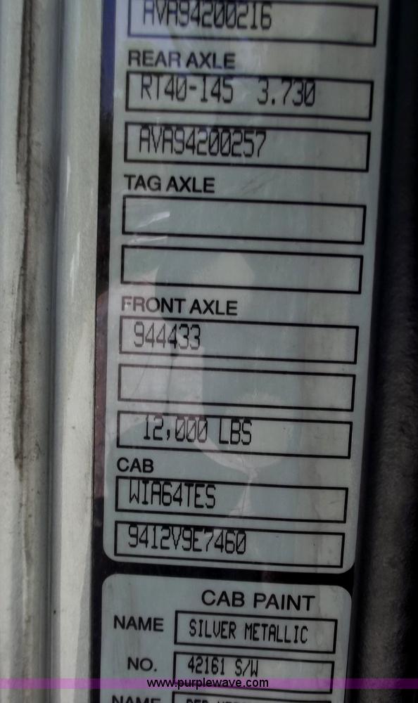 image for item B9210 1995 Volvo WIA semi truck