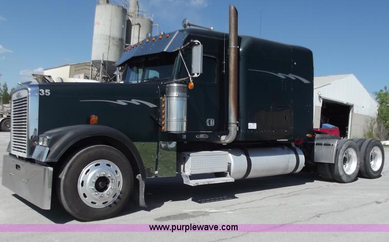 image for item C2002 1999 Freightliner FLD120 semi truck