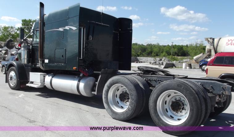 image for item C2002 1999 Freightliner FLD120 semi truck