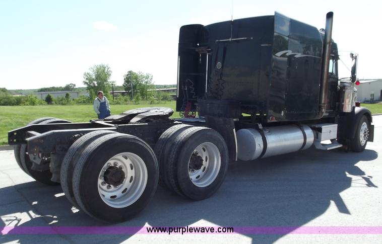 image for item C2002 1999 Freightliner FLD120 semi truck