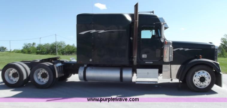 image for item C2002 1999 Freightliner FLD120 semi truck