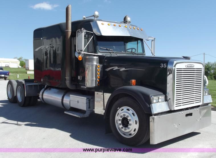 image for item C2002 1999 Freightliner FLD120 semi truck