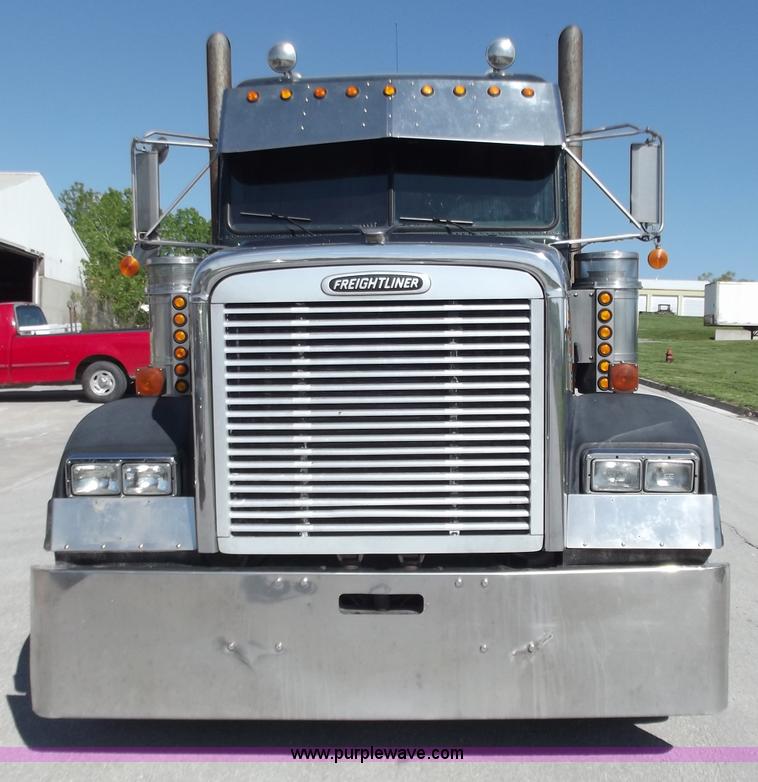 image for item C2002 1999 Freightliner FLD120 semi truck