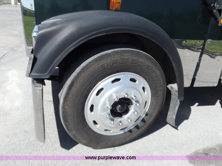 image for item C2002 1999 Freightliner FLD120 semi truck