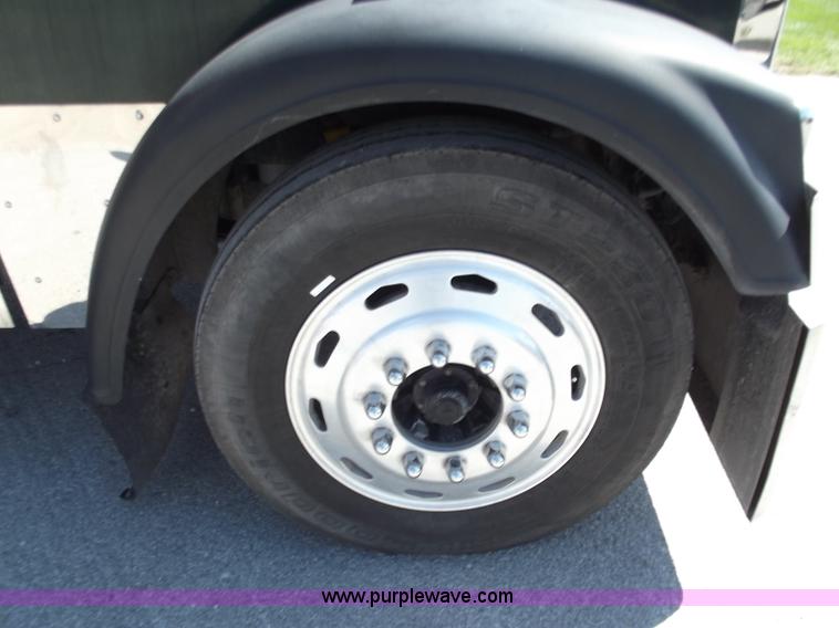 image for item C2002 1999 Freightliner FLD120 semi truck