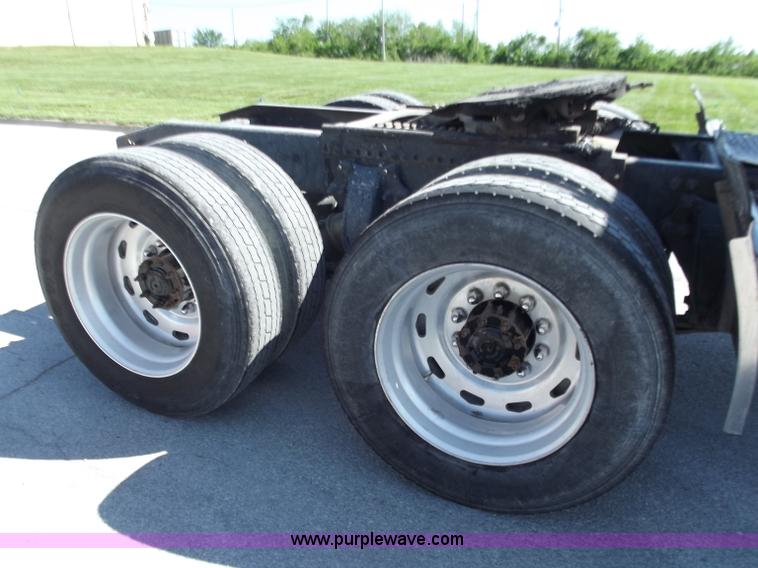 image for item C2002 1999 Freightliner FLD120 semi truck