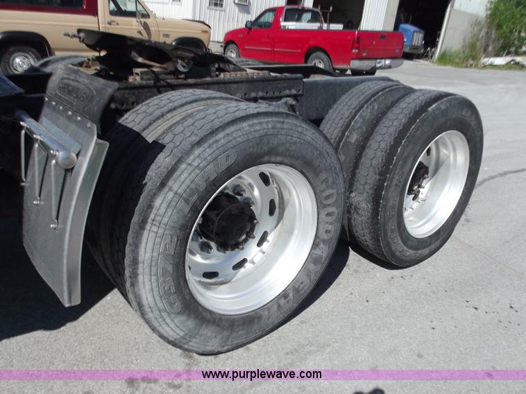 image for item C2002 1999 Freightliner FLD120 semi truck