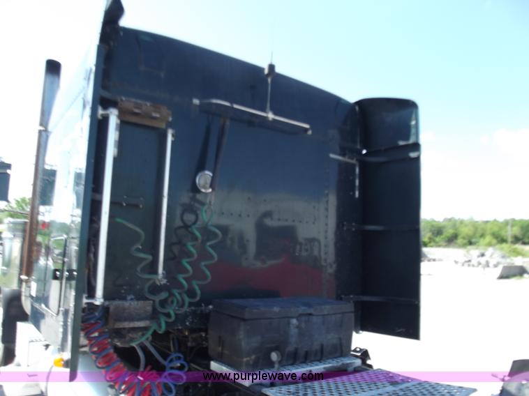 image for item C2002 1999 Freightliner FLD120 semi truck