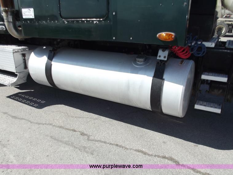 image for item C2002 1999 Freightliner FLD120 semi truck