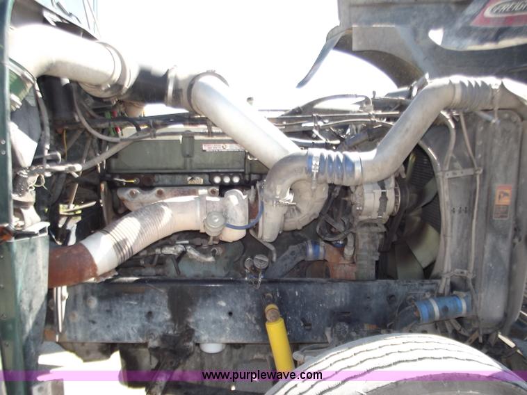 image for item C2002 1999 Freightliner FLD120 semi truck