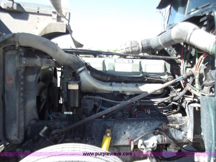 image for item C2002 1999 Freightliner FLD120 semi truck