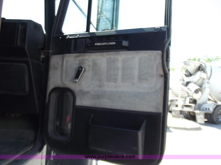 image for item C2002 1999 Freightliner FLD120 semi truck