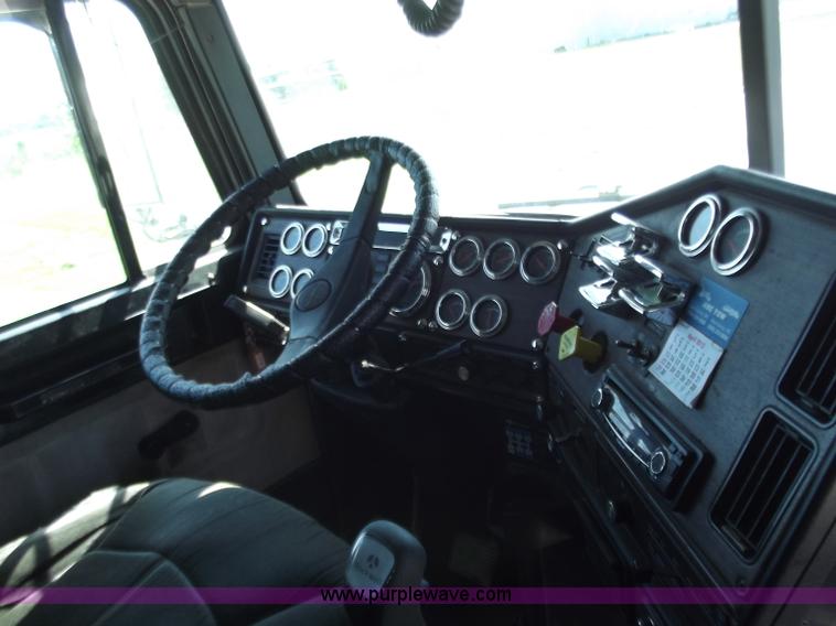 image for item C2002 1999 Freightliner FLD120 semi truck