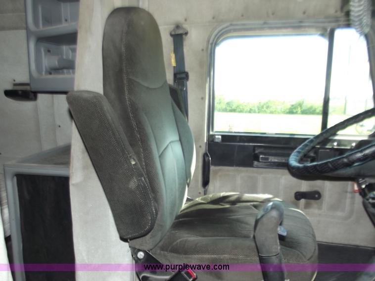 image for item C2002 1999 Freightliner FLD120 semi truck