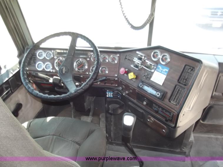 image for item C2002 1999 Freightliner FLD120 semi truck