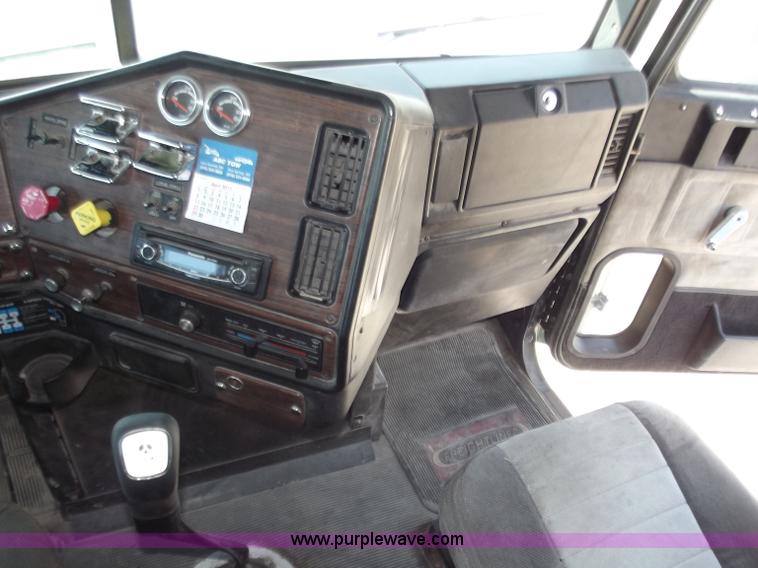 image for item C2002 1999 Freightliner FLD120 semi truck