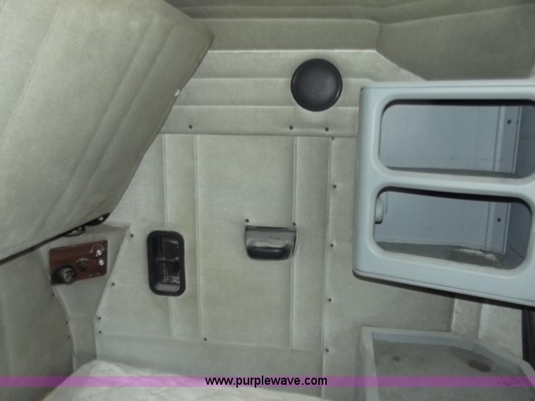 image for item C2002 1999 Freightliner FLD120 semi truck