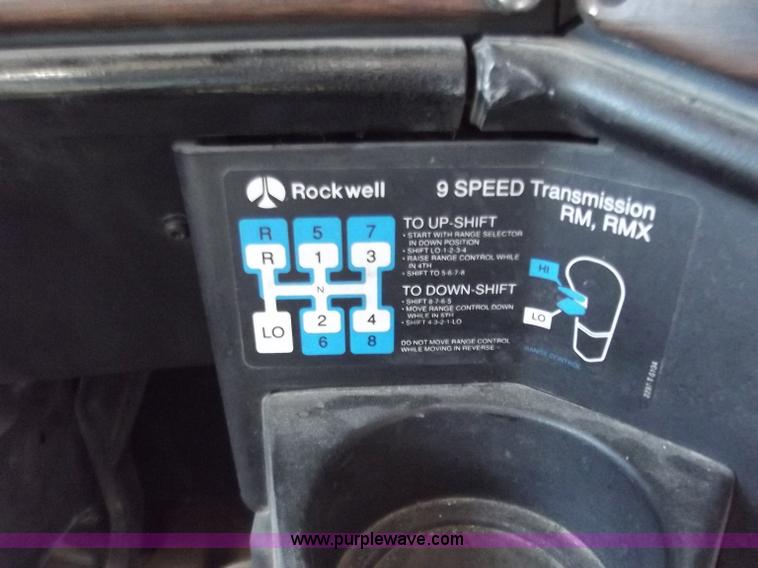 image for item C2002 1999 Freightliner FLD120 semi truck