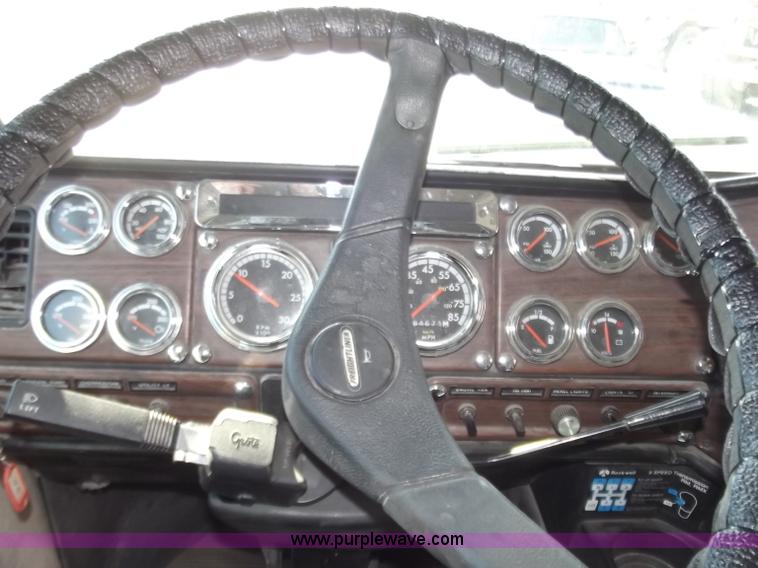 image for item C2002 1999 Freightliner FLD120 semi truck