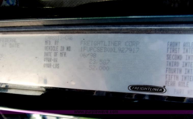 image for item C2002 1999 Freightliner FLD120 semi truck