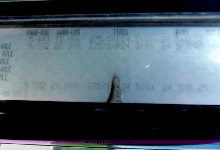 image for item C2002 1999 Freightliner FLD120 semi truck