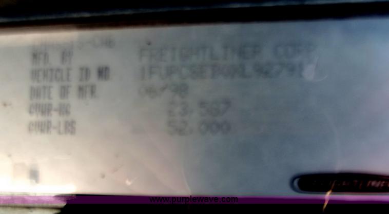 image for item C2002 1999 Freightliner FLD120 semi truck