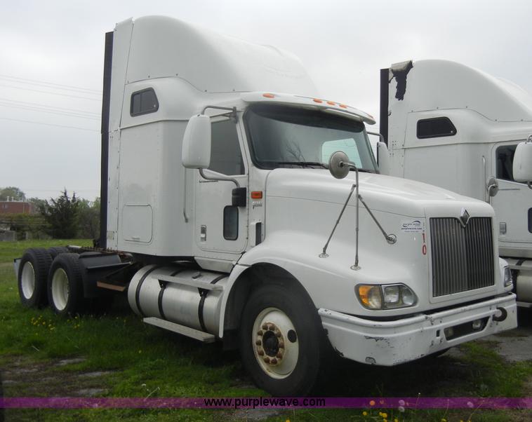 image for item C4281 2003 International 9200i SBA semi truck