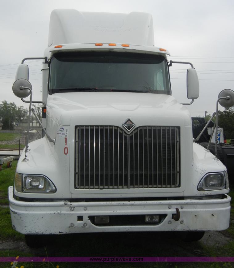 image for item C4281 2003 International 9200i SBA semi truck