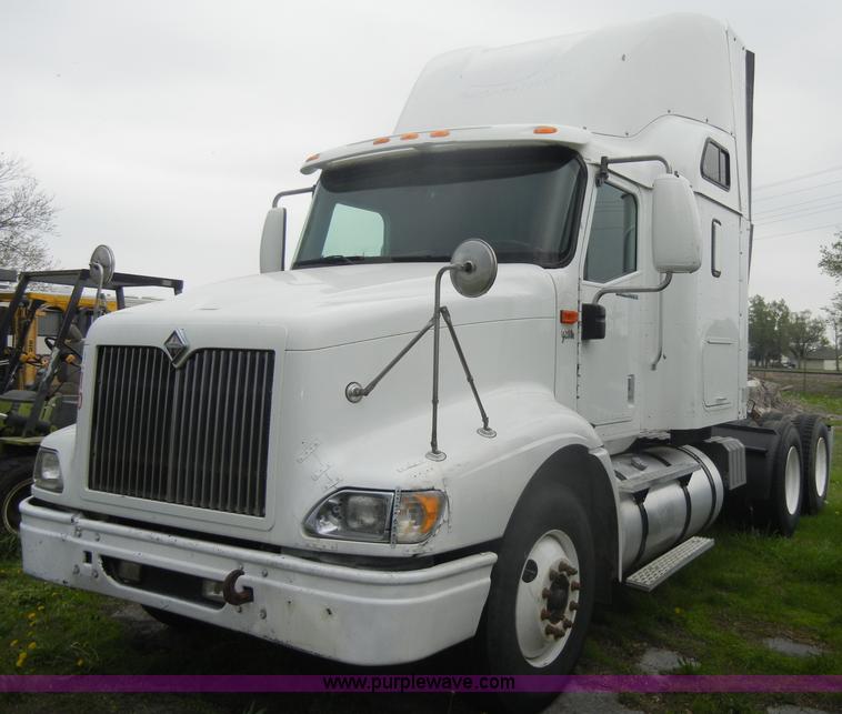 image for item C4281 2003 International 9200i SBA semi truck