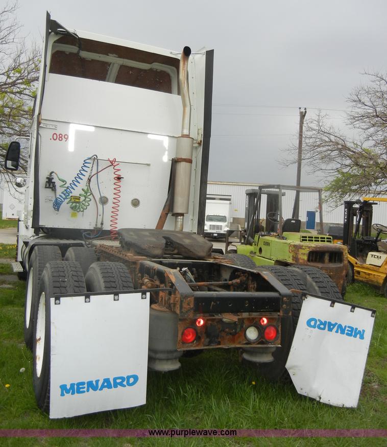 image for item C4281 2003 International 9200i SBA semi truck