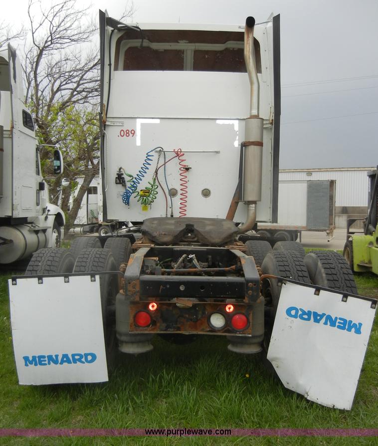 image for item C4281 2003 International 9200i SBA semi truck