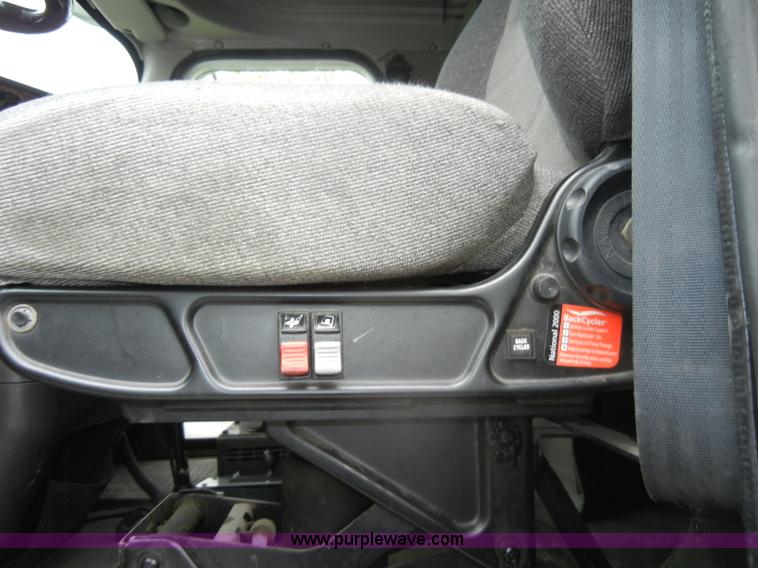 image for item C4281 2003 International 9200i SBA semi truck