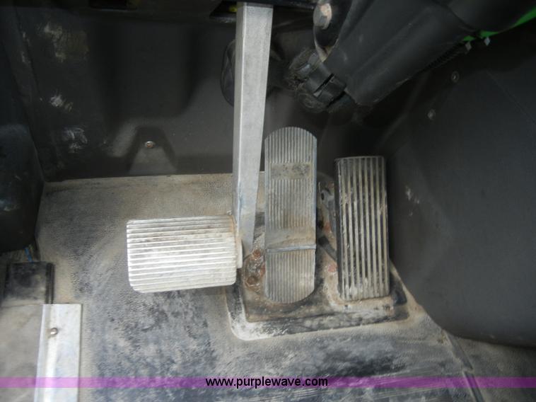 image for item C4281 2003 International 9200i SBA semi truck