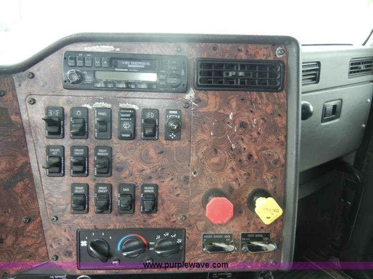 image for item C4281 2003 International 9200i SBA semi truck