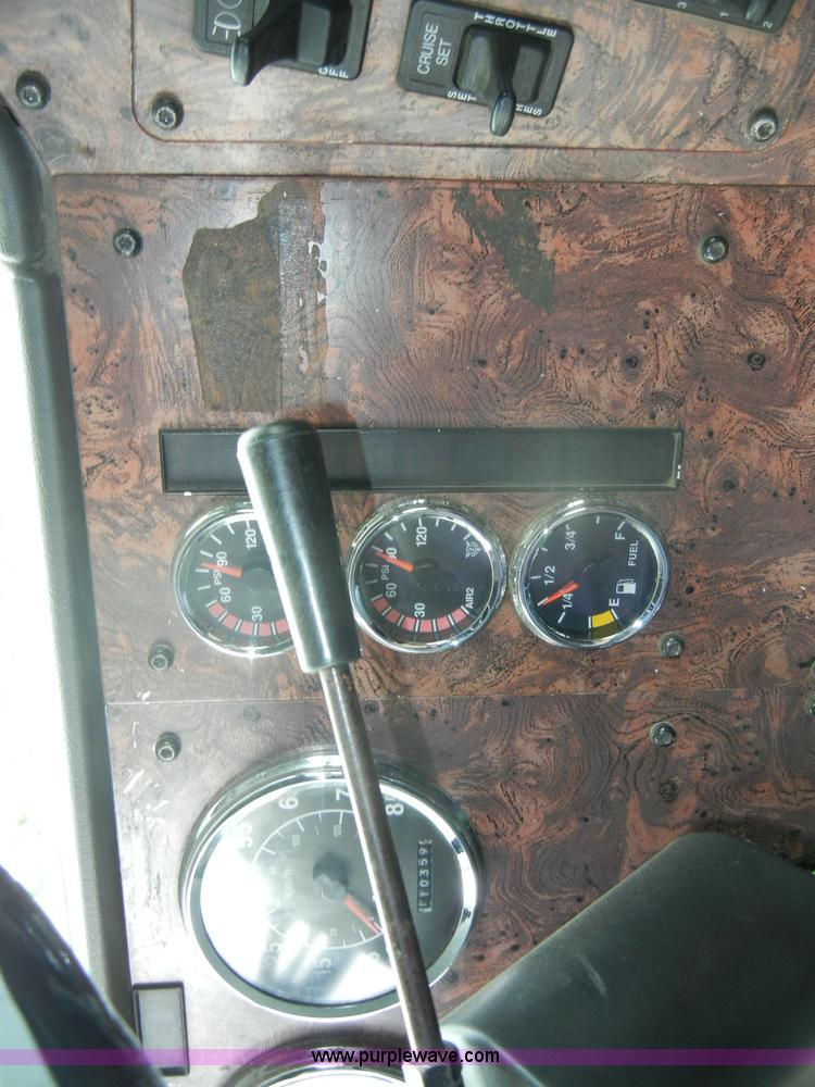 image for item C4281 2003 International 9200i SBA semi truck