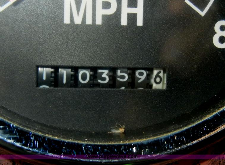 image for item C4281 2003 International 9200i SBA semi truck