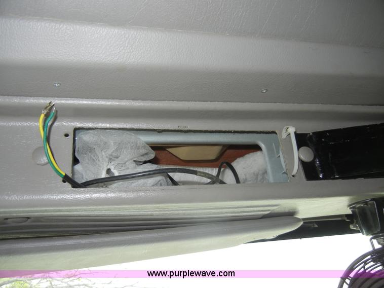 image for item C4281 2003 International 9200i SBA semi truck