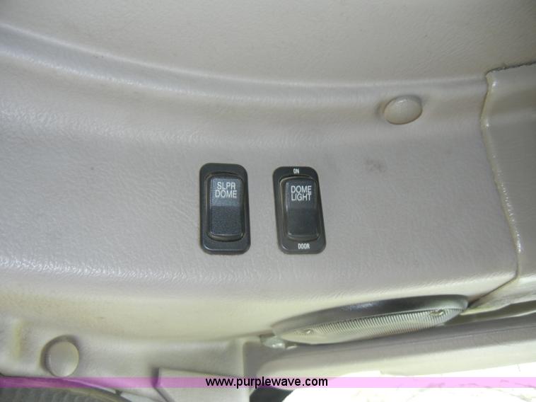 image for item C4281 2003 International 9200i SBA semi truck