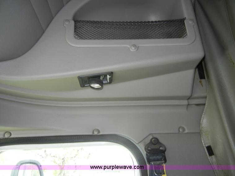 image for item C4281 2003 International 9200i SBA semi truck