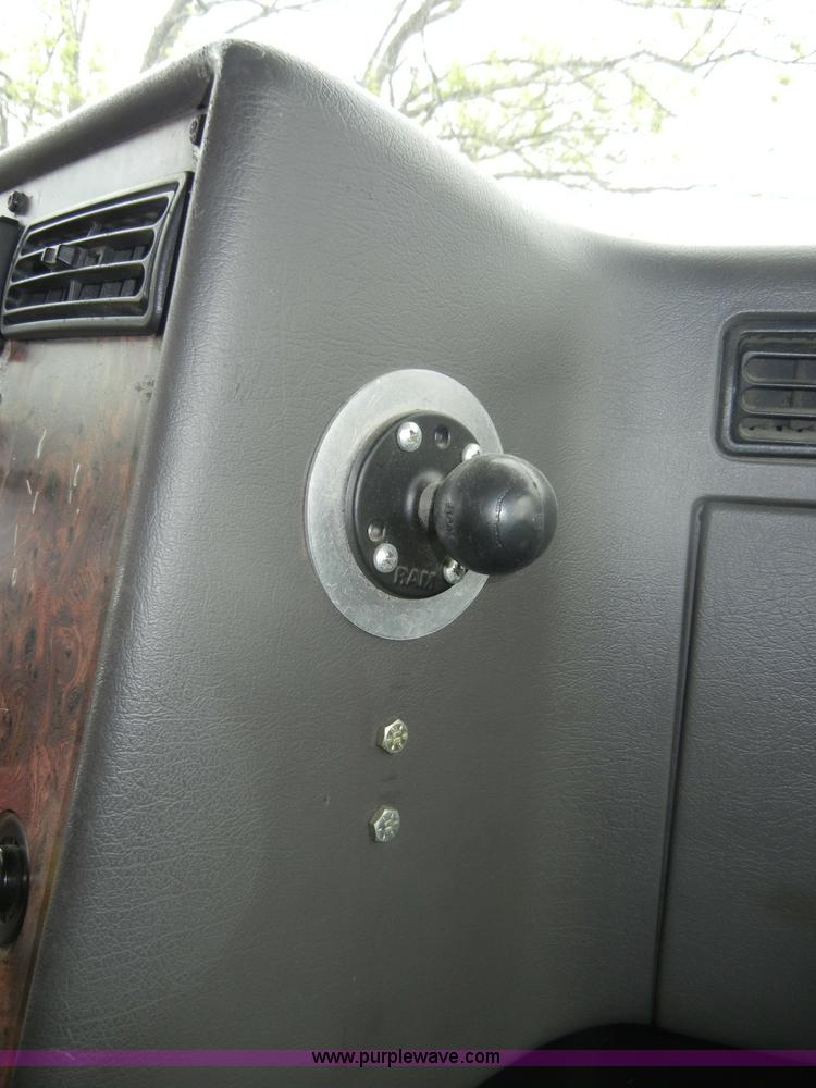 image for item C4281 2003 International 9200i SBA semi truck