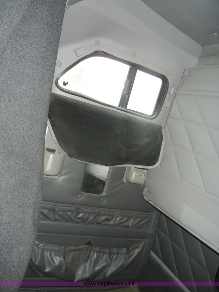 image for item C4281 2003 International 9200i SBA semi truck