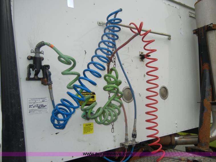 image for item C4281 2003 International 9200i SBA semi truck