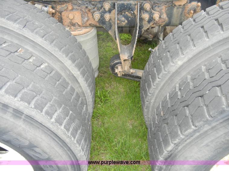 image for item C4281 2003 International 9200i SBA semi truck