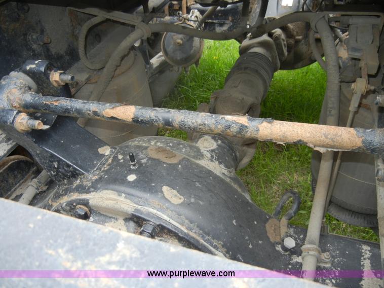 image for item C4281 2003 International 9200i SBA semi truck