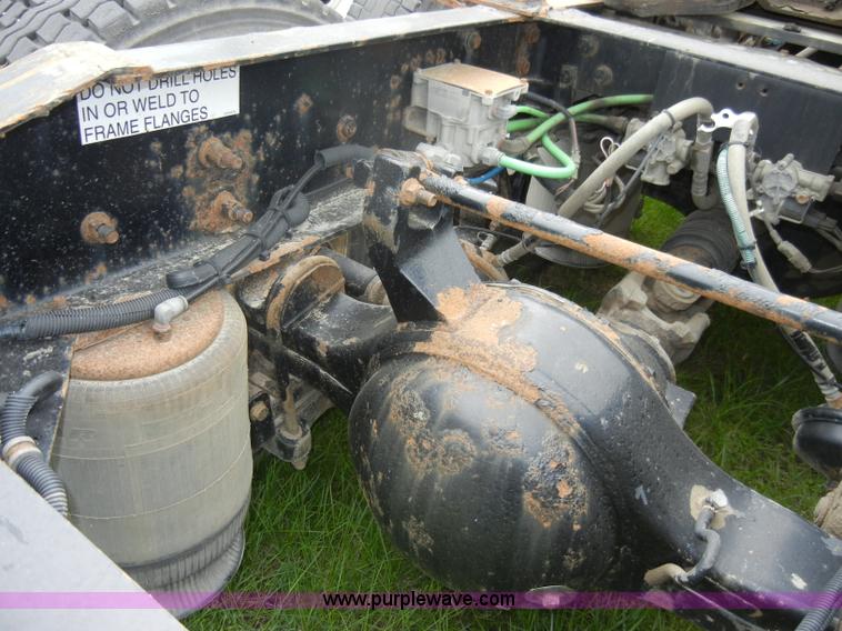 image for item C4281 2003 International 9200i SBA semi truck