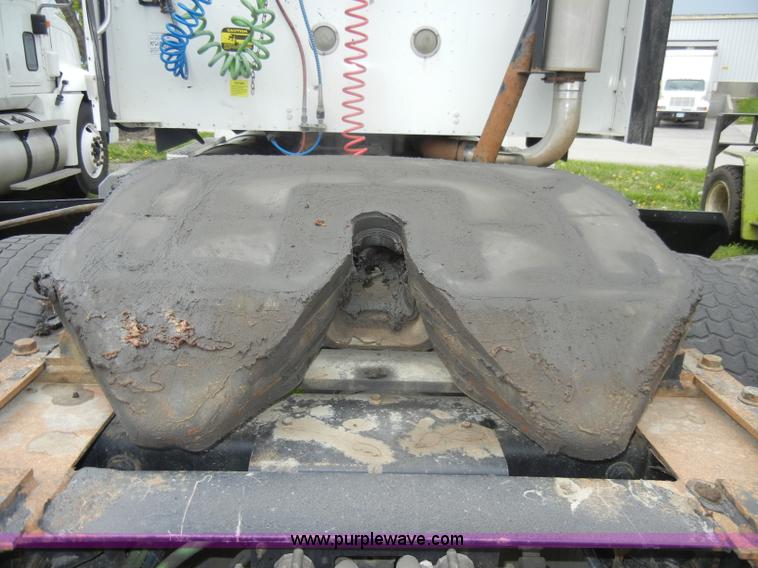 image for item C4281 2003 International 9200i SBA semi truck