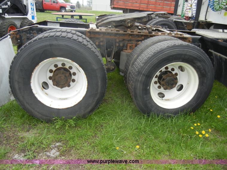 image for item C4281 2003 International 9200i SBA semi truck